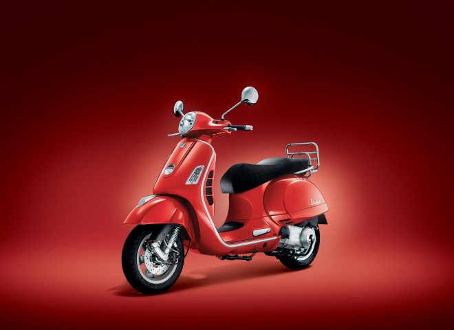 Vespa GTS red
