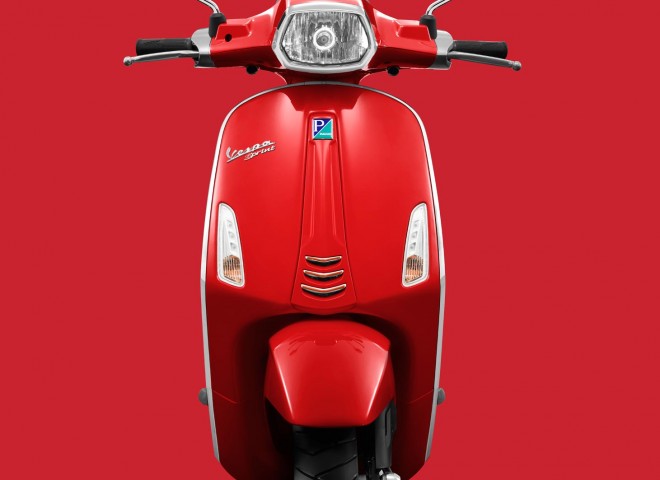 Vespa Sprint red