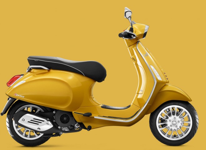 Vespa Sprint yellow